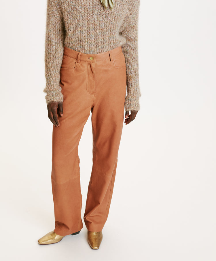 Pantalon cognac coupe droite bouton et poches avant